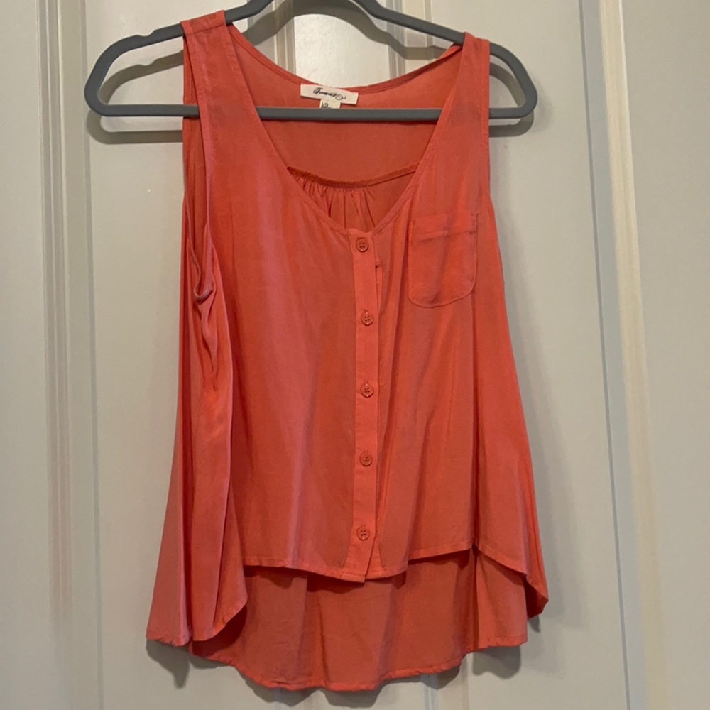 Women’s Sleeveless Blouse
